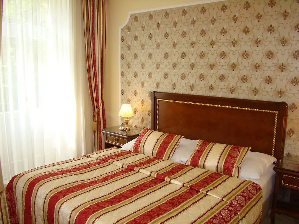 Hotel Saint Petersburg Karlsbad 3*,